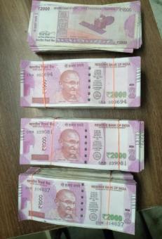 Buy Undetectable 500's and 2000's Indian Rupees Money Online Cheap